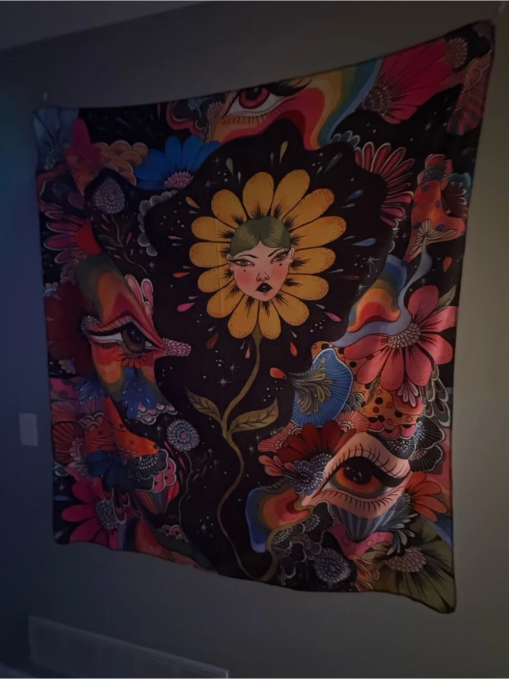 Black Floral Sunflower Face Tapestry Wall Art - Multicolor
